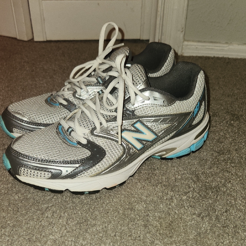 New Balance Women's Silver and Teal Athletic Shoes EUC!